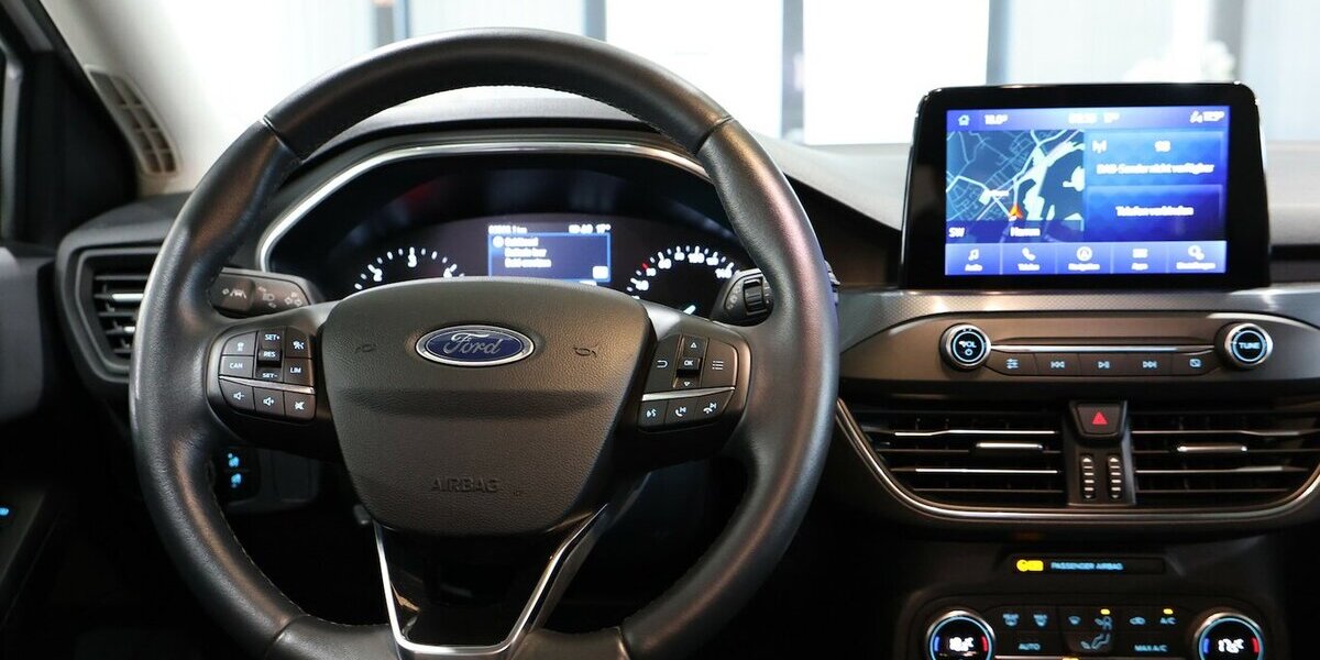 Ford Focus LIMOUSINE 1.5 EcoBlue ACTIVE WHITE / LED 83.000 km 13.991 &euro; Hamm 59077