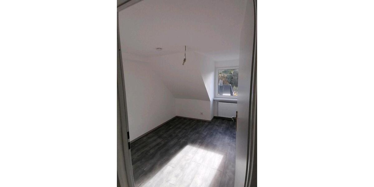 Dachgeschoßwohnung Iserlohn Grüne - 3 Zimmer, 60 m&sup2;, 520&euro; | Angebot:25478956