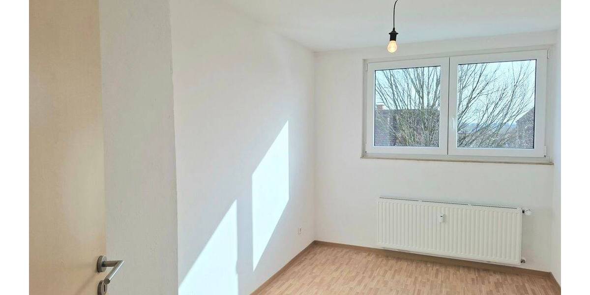 Recklinghausen-Suderwich! Renovierte, helle Dachgeschosswohnung in einem gepflegten Mehrfamilienhaus - Etagenwohnung Recklinghausen Suderwich | Angebot:25959739