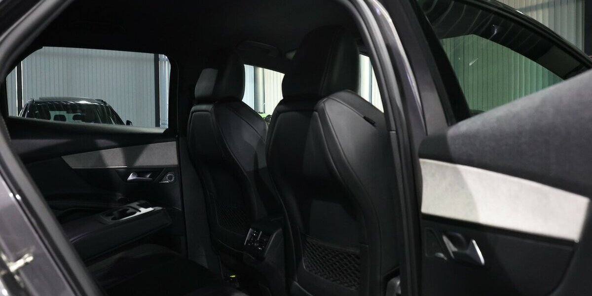 Peugeot 3008 2.0 BLUE-HDI 180 GT-LINE-SPORT / I-COCKPIT 138.000 km 18.600 &euro; Hamm 59077