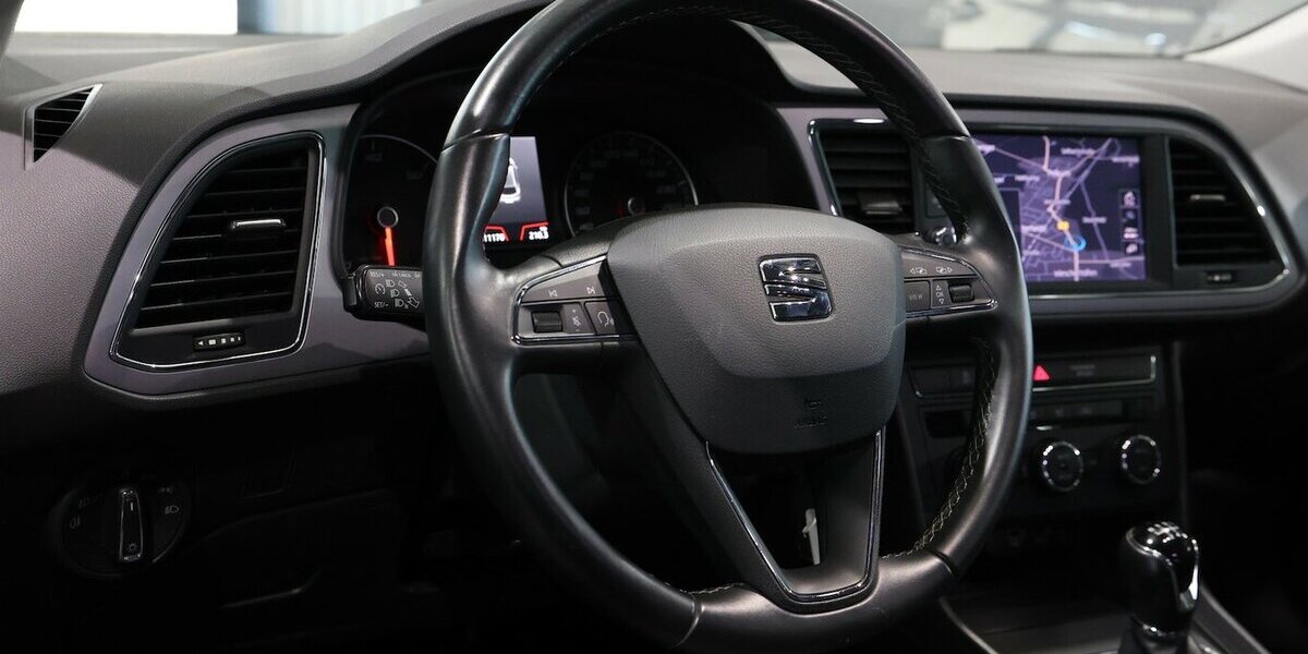 Seat Leon 1.6 TDI STYLE / NAVI-PLUS+APPLE+ANDROID 111.000 km 12.777 &euro; Hamm 59077