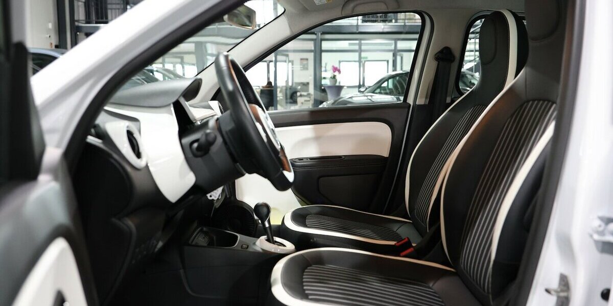 Renault Twingo INTENS ELECTRIC SPURHALTE, LEDER, KAMERA 12.000 km 12.888 &euro; Hamm 59077