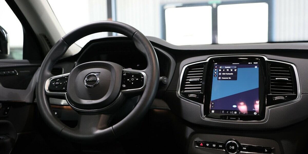 Volvo XC90 RECHARGE P-HEV AWD T8 R-DESIGN-DARK 7-SITZE 57.000 km 48.444 &euro; Hamm 59077