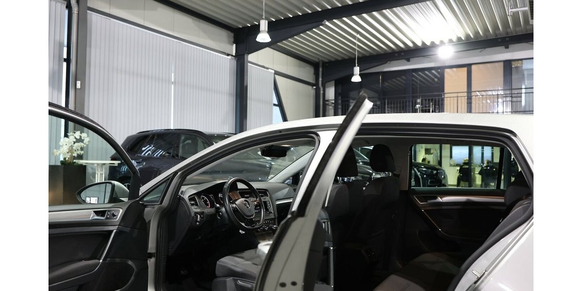 VW Golf VII 1.6 TDI Comfortline COMPOSITION-COLOUR 143.000 km 10.997 &euro; Hamm 59077