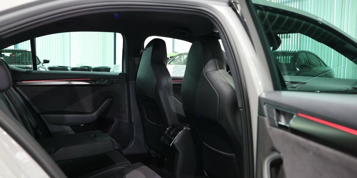 Skoda Superb LIMO TDI DSG 4x4 SPORTLINE GREY & BLACK 97.000 km 27.777 &euro; Hamm 59077