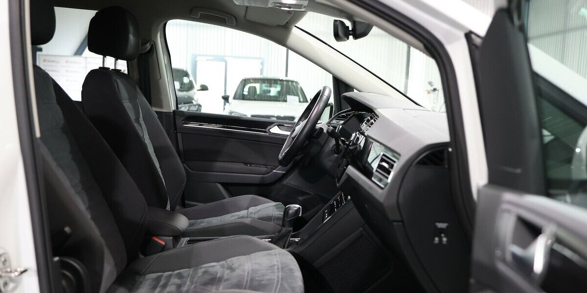 VW Touran 2.0 TDI DSG IQ Comfortline / 7-SITZE, LED 66.000 km 27.991 &euro; Hamm 59077