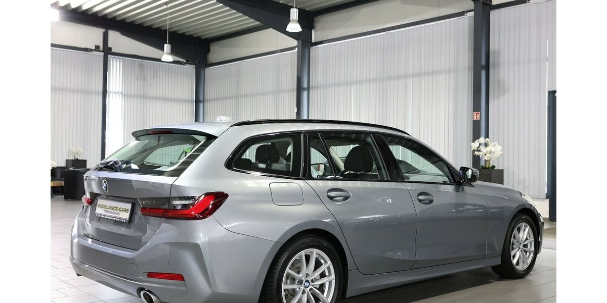BMW 320d Touring xDrive SPORT / CURVED+NAVI+APPLE 32.000 km 29.993 &euro; Hamm 59077