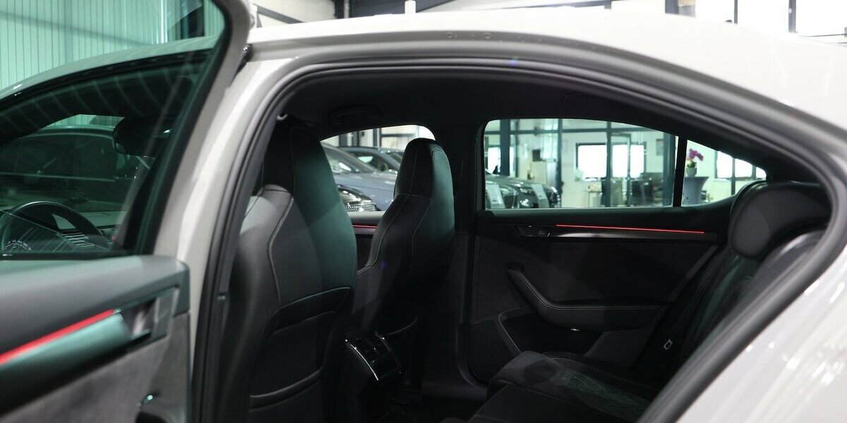 Skoda Superb LIMO TDI DSG 4x4 SPORTLINE GREY & BLACK 97.000 km 27.777 &euro; Hamm 59077
