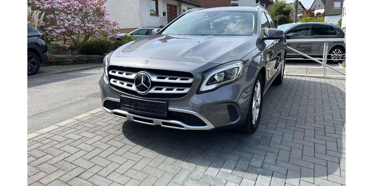 Mercedes-Benz GLA 180 76.300 km 18.990 &euro; Dortmund 44265