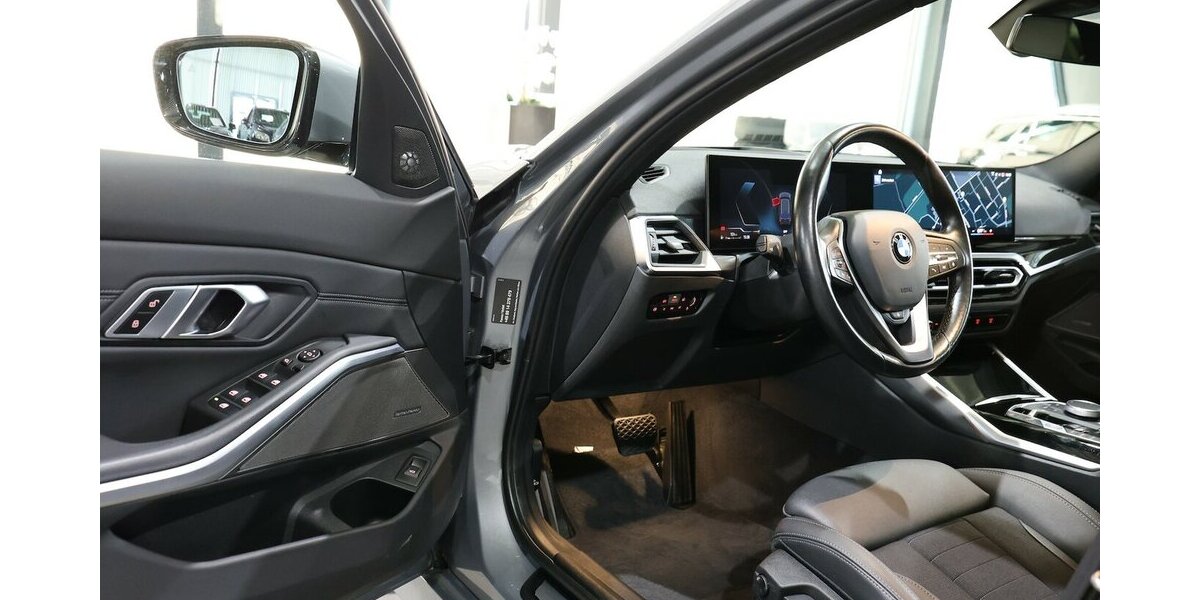 BMW 318d Touring SPORT / PANORAMA,LEDER,CURVED+HUD 53.000 km 29.833 &euro; Hamm 59077