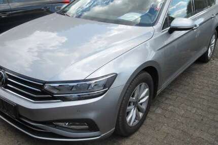 VW Passat Variant Business 2.0 TDI DSG NAVI AHK KAMER 83.700 km 22.988 &euro; Bergkamen 59192
