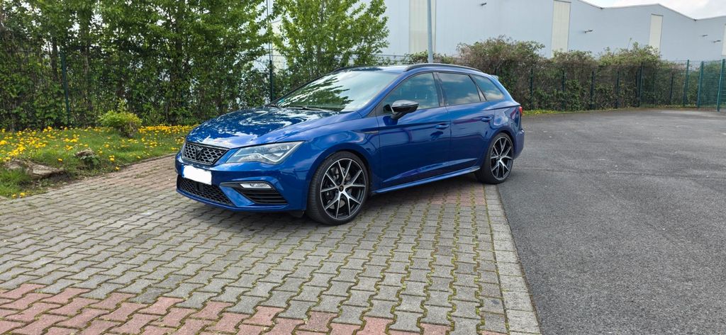 Seat Leon 69.990 km 29.450 &euro; Dortmund 44143