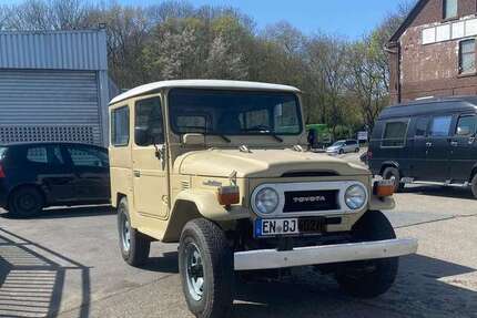 Toyota Land Cruiser 78.000 km 27.500 &euro; Bochum 44801