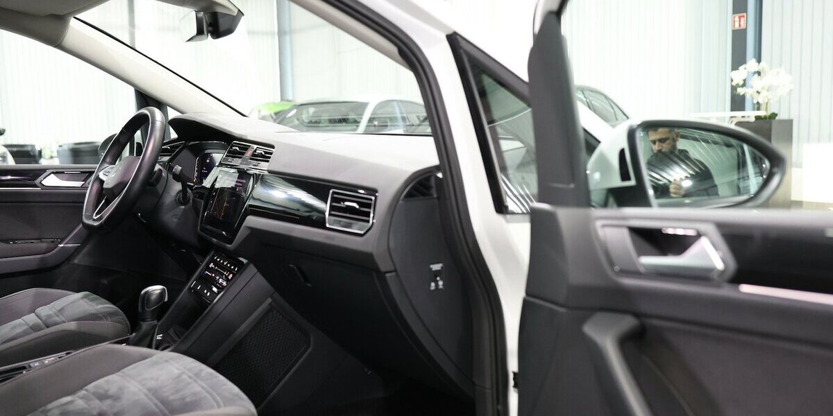 VW Touran 2.0 TDI DSG IQ Comfortline / 7-SITZE, LED 66.000 km 27.991 &euro; Hamm 59077
