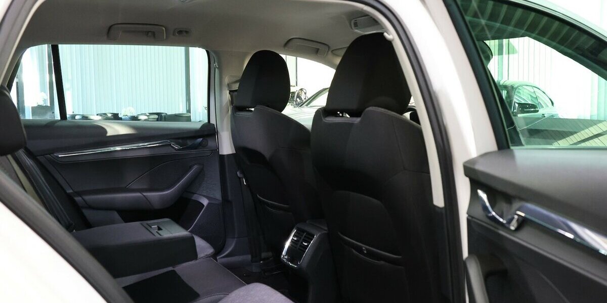 Skoda Octavia Combi 2.0 TDI FIRST-EDITION WHITE / LED 152.000 km 15.881 &euro; Hamm 59077