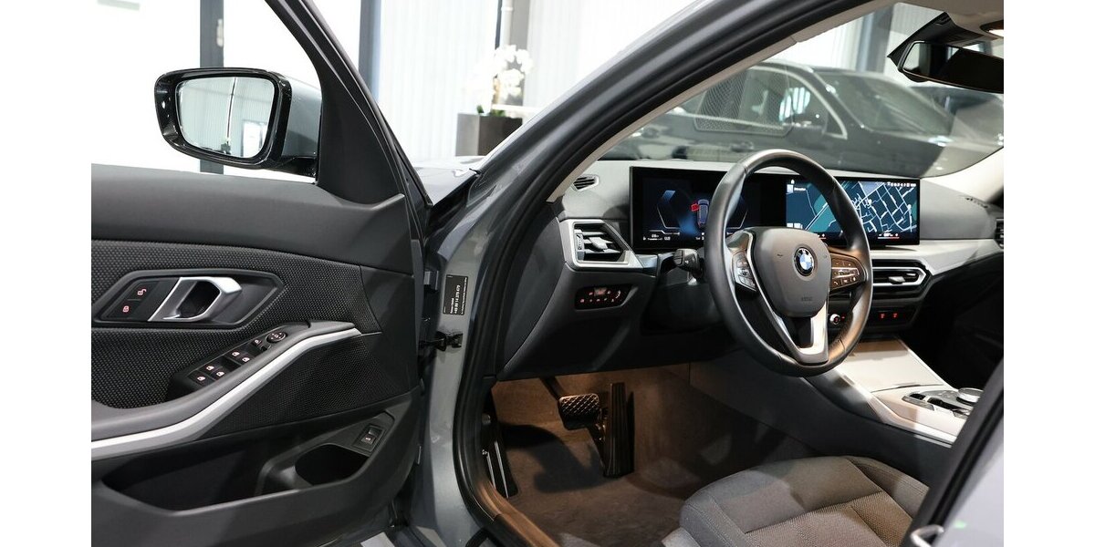 BMW 320d Touring xDrive SPORT / CURVED+NAVI+APPLE 32.000 km 29.993 &euro; Hamm 59077