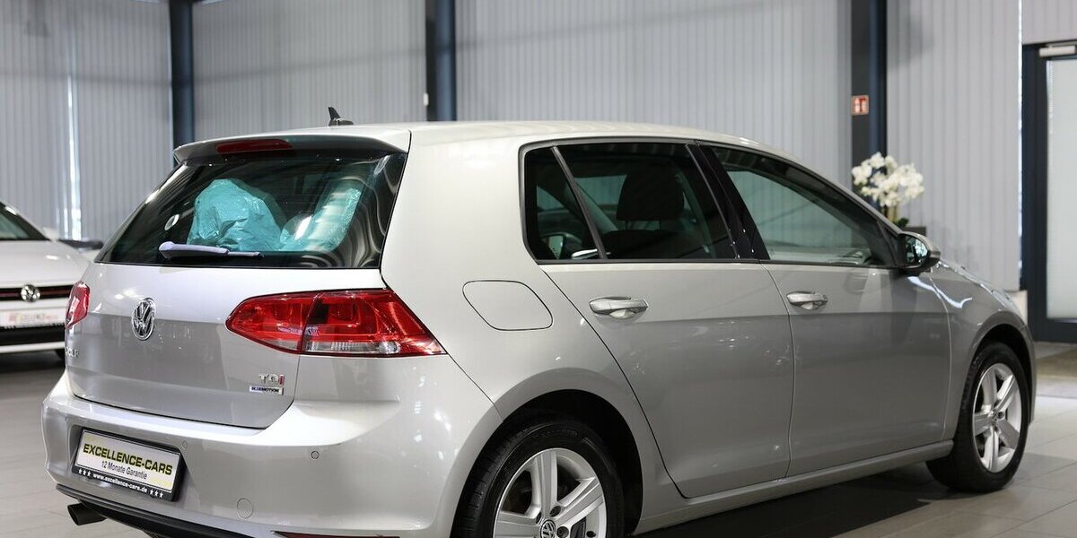 VW Golf VII 1.6 TDI Comfortline COMPOSITION-COLOUR 143.000 km 10.997 &euro; Hamm 59077