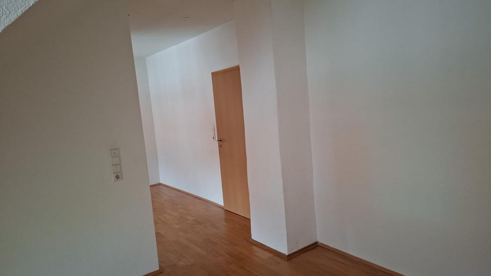 Dachgeschoßwohnung Bochum Günnigfeld - 2.5 Zimmer, 100 m&sup2;, 730&euro; | Angebot:26621352