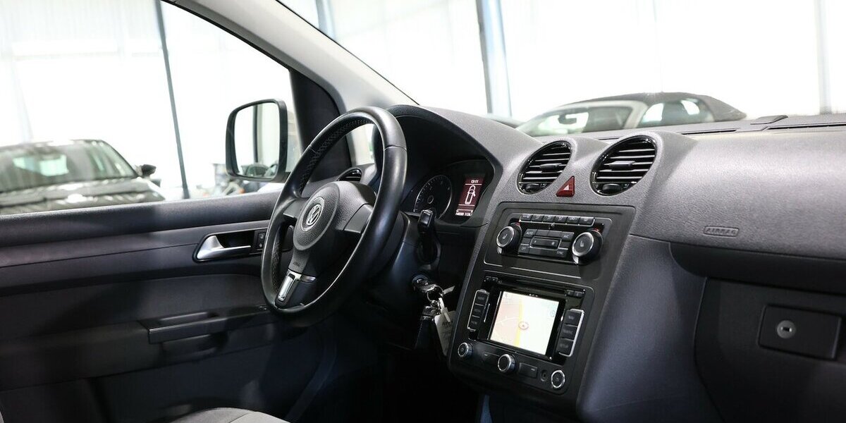 VW Caddy KOMBI 1.6 TDI DSG EDITION-30 WHITE & BLACK 144.000 km 14.881 &euro; Hamm 59077