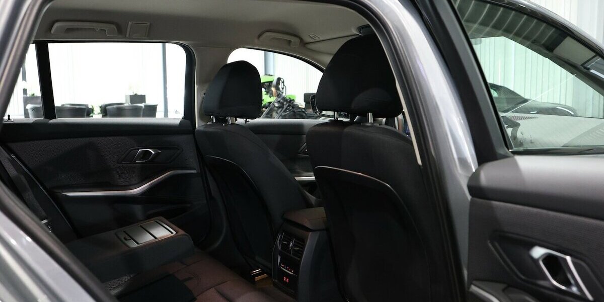 BMW 320d Touring xDrive SPORT / CURVED+NAVI+APPLE 32.000 km 29.993 &euro; Hamm 59077