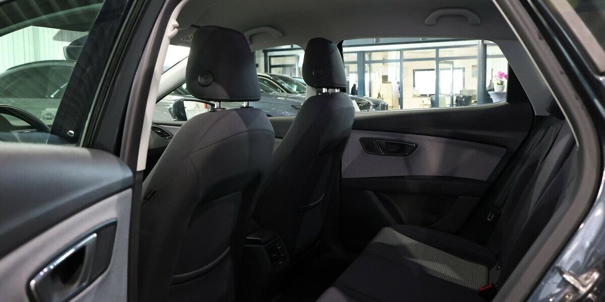 Seat Leon 1.6 TDI STYLE / NAVI-PLUS+APPLE+ANDROID 111.000 km 12.777 &euro; Hamm 59077