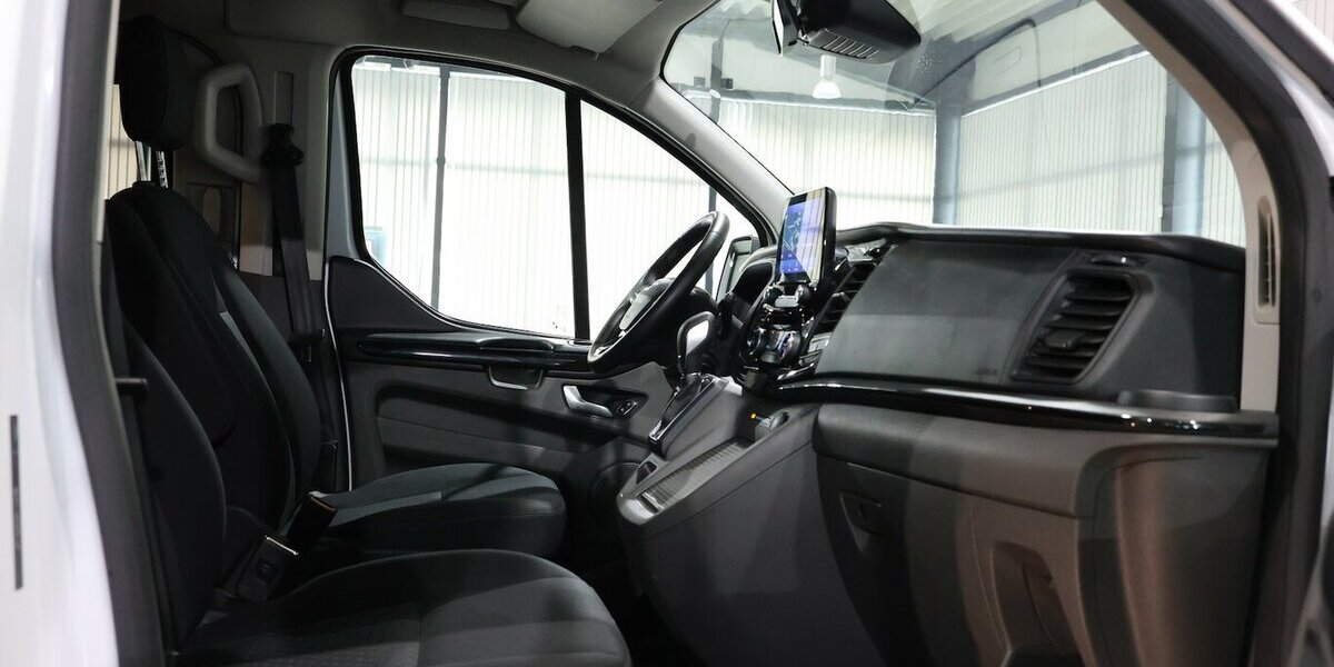 Ford Tourneo Custom 2.0 TDCI 320 L1 / 8-SITZER / NAVI 167.000 km 25.998 &euro; Hamm 59077