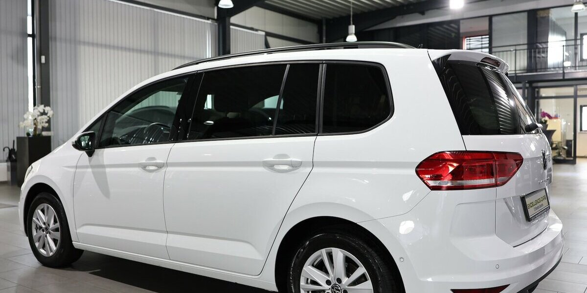 VW Touran 2.0 TDI DSG IQ Comfortline / 7-SITZE, LED 66.000 km 27.991 &euro; Hamm 59077
