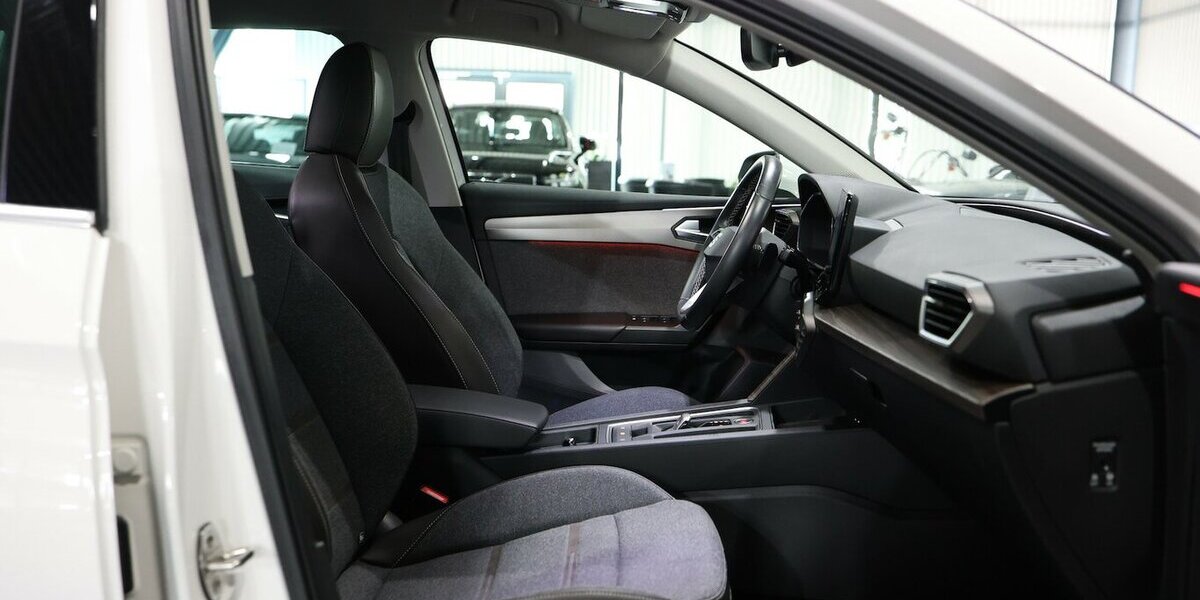 Seat Leon ST 2.0 TDI DSG XCELLENCE / LEDER / ACC+LANE 75.000 km 18.888 &euro; Hamm 59077