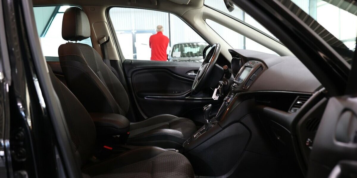 Opel Zafira C 1.6 SIDI T INNOVATION / 7-SITZER / LED 79.000 km 15.991 &euro; Hamm 59077
