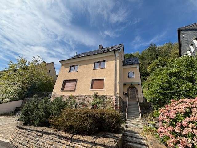Einfamilienhaus Hagen / Hohenlimburg Hohenlimburg - 8 Zimmer, 275 m&sup2;, 375.000&euro; | Angebot:22606871