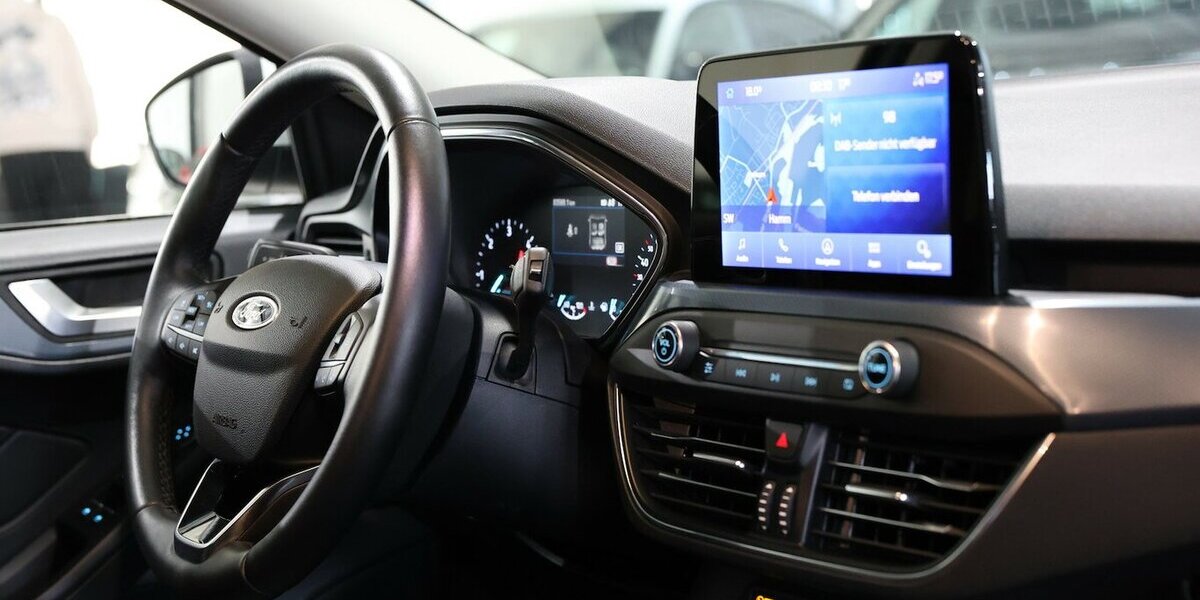 Ford Focus LIMOUSINE 1.5 EcoBlue ACTIVE WHITE / LED 83.000 km 13.991 &euro; Hamm 59077