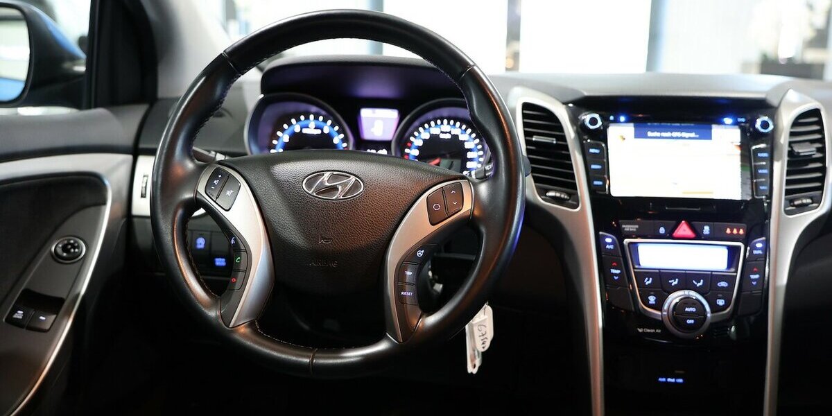 Hyundai i30 1.6 T-GDI STYLE / AUTOMATIK / NAVI+KAMERA 78.000 km 13.331 &euro; Hamm 59077