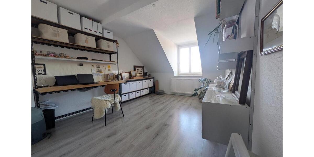 Dachgeschoßwohnung Bochum Günnigfeld - 4 Zimmer, 110 m&sup2;, 1.175&euro; | Angebot:26488136