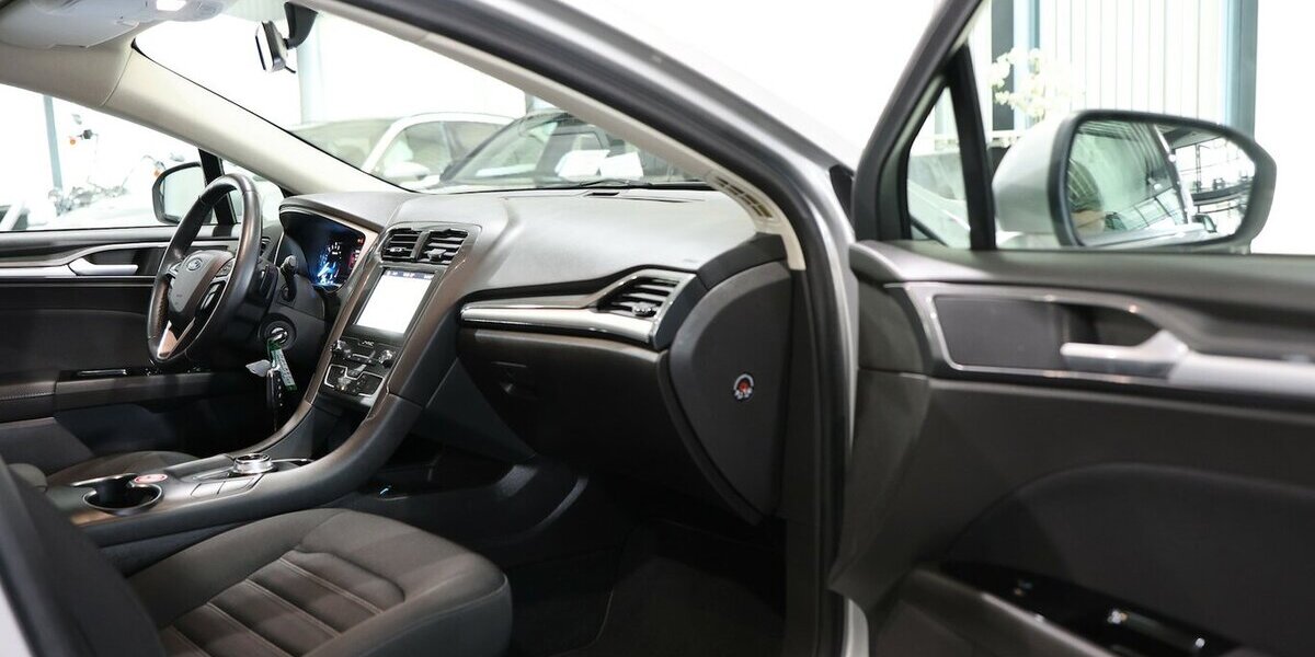 Ford Mondeo Tunier 2.0 EB BUSINESS EDITION / LED / 99.000 km 16.221 &euro; Hamm 59077