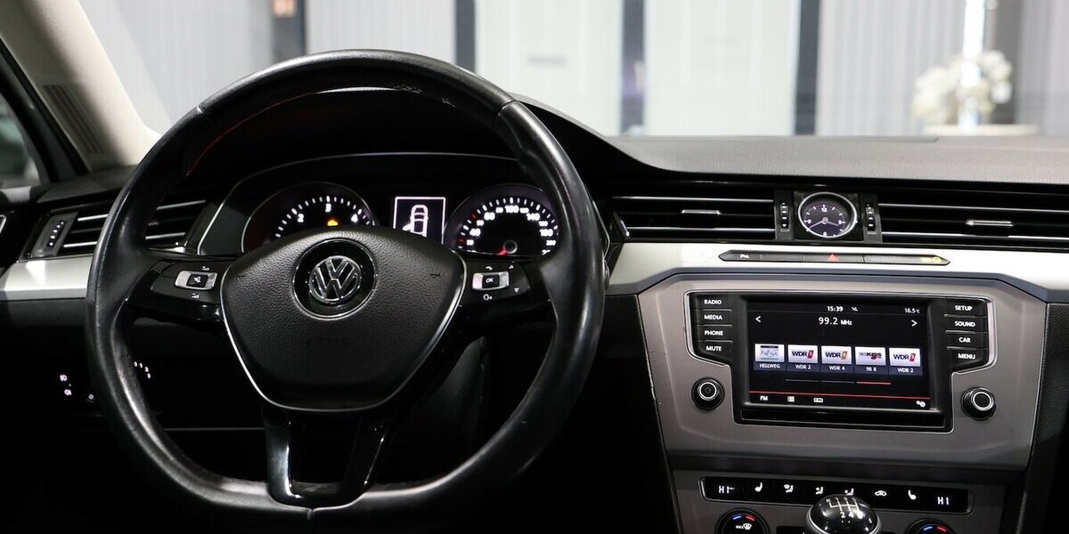 VW Passat 1.6 TDI Comfortline WHITE / MASSAGE+SHZ 176.000 km 10.555 &euro; Hamm 59077