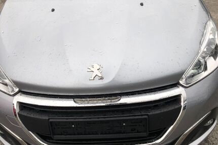 Peugeot 208 81.000 km 6.900 &euro; Dortmund 44135