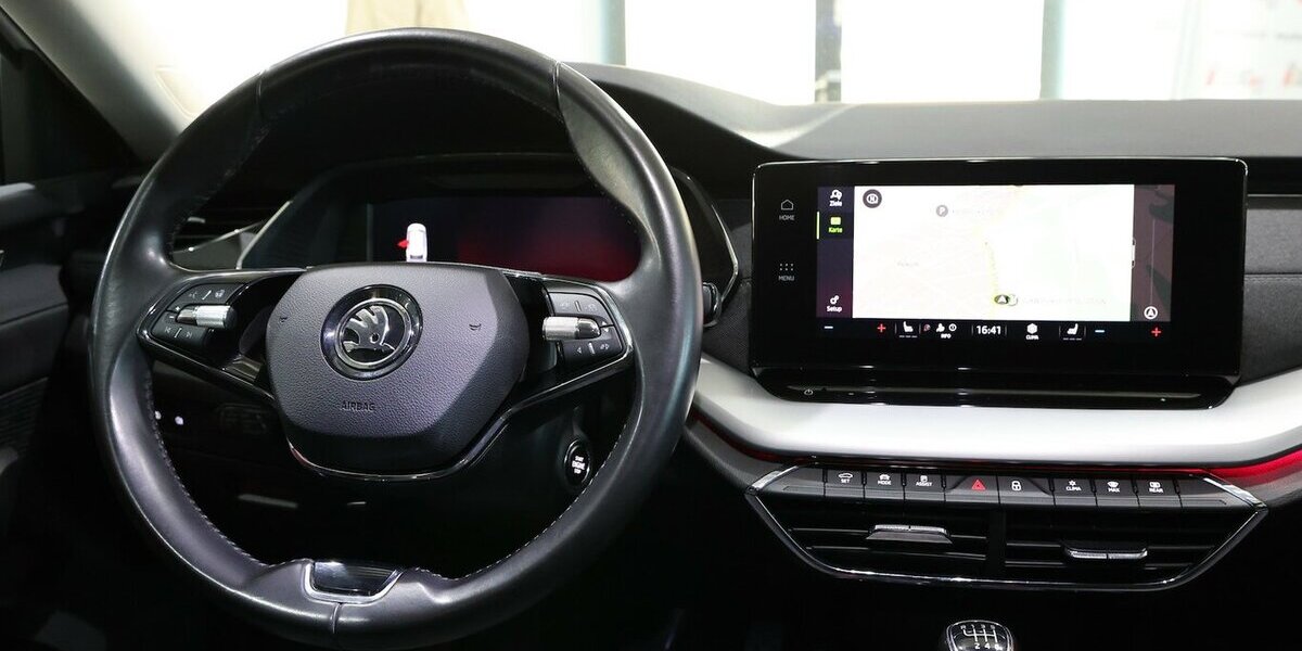 Skoda Octavia Combi 2.0 TDI FIRST-EDITION WHITE / LED 152.000 km 15.881 &euro; Hamm 59077