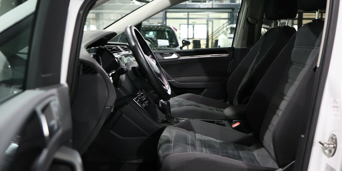 VW Touran 2.0 TDI DSG IQ Comfortline / 7-SITZE, LED 66.000 km 27.991 &euro; Hamm 59077