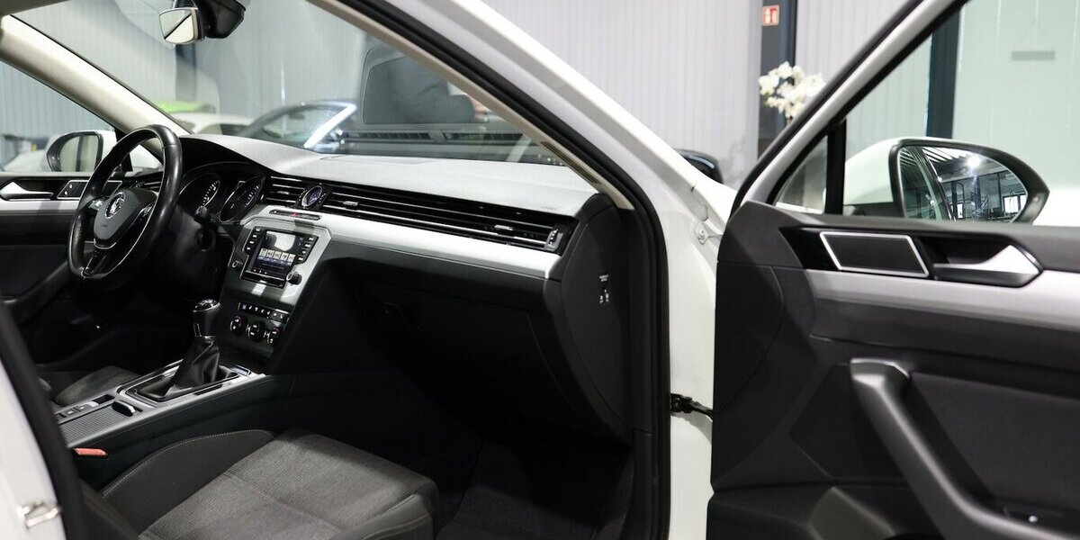 VW Passat 1.6 TDI Comfortline WHITE / MASSAGE+SHZ 176.000 km 10.555 &euro; Hamm 59077