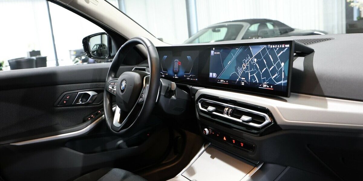 BMW 320d Touring xDrive SPORT / CURVED+NAVI+APPLE 32.000 km 29.993 &euro; Hamm 59077