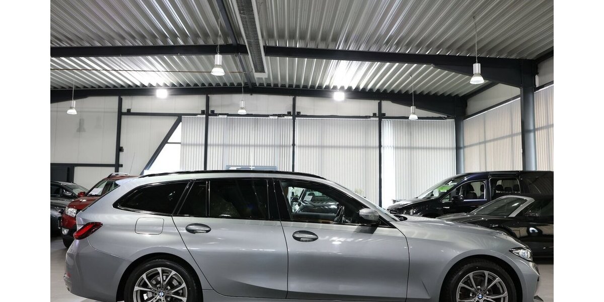 BMW 318d Touring SPORT SHADOW GREY&BROWN / PANORAMA 116.000 km 25.777 &euro; Hamm 59077