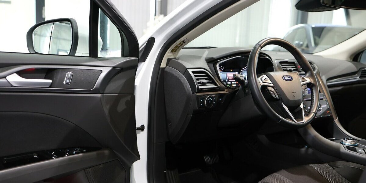 Ford Mondeo Tunier 2.0 EB TITANIUM WHITE / LED, AHK 92.000 km 17.777 &euro; Hamm 59077