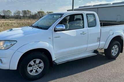 Toyota Hilux 99.000 km 15.990 &euro; Dortmund 44267