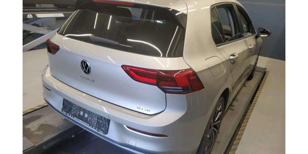 VW Golf MOVE 1.5 eTSI DSG NAVI AHK ALU ACC APS SITZHE 28.995 km 23.488 &euro; Bergkamen 59192