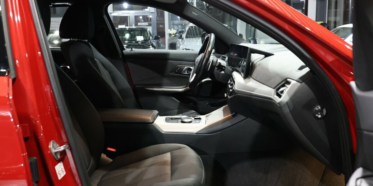 BMW 318d Touring SHADOW SPORT MELBOURNEROT-METALLIC 73.000 km 25.555 &euro; Hamm 59077