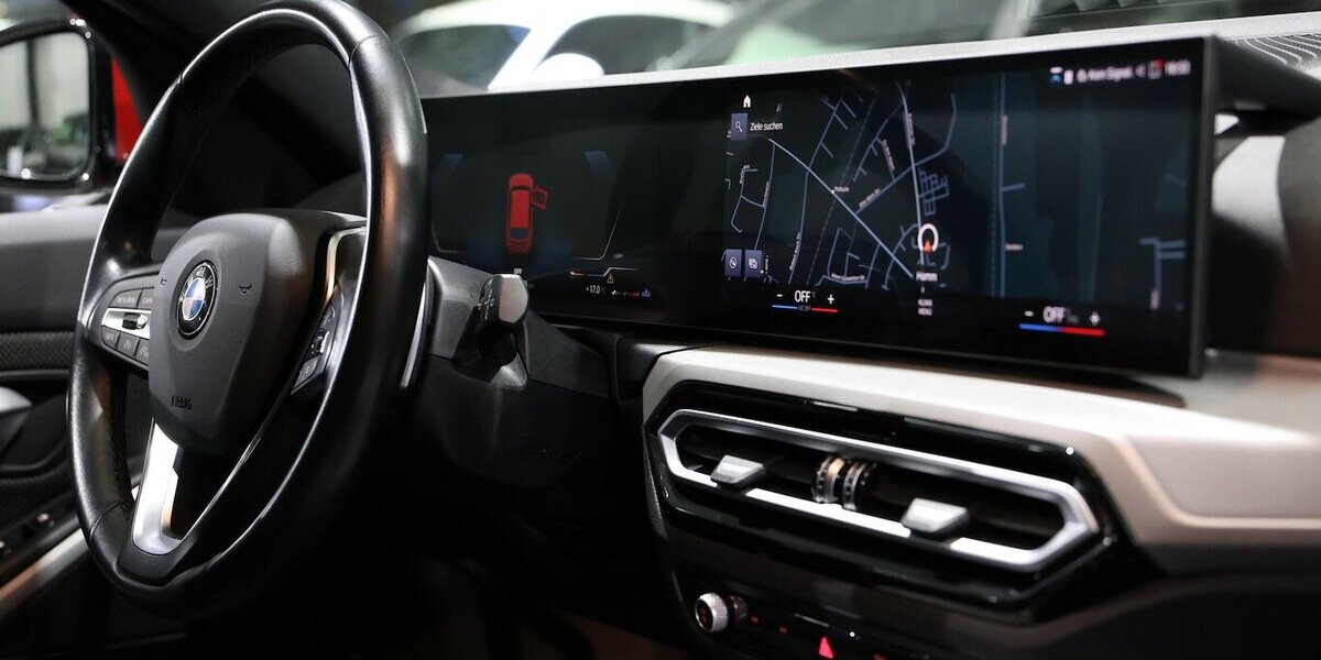 BMW 318d Touring SHADOW SPORT MELBOURNEROT-METALLIC 73.000 km 25.555 &euro; Hamm 59077