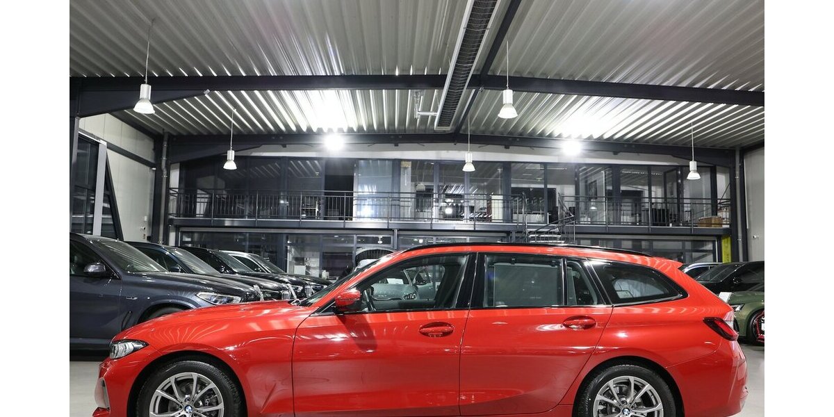 BMW 318d Touring SHADOW SPORT MELBOURNEROT-METALLIC 73.000 km 25.555 &euro; Hamm 59077