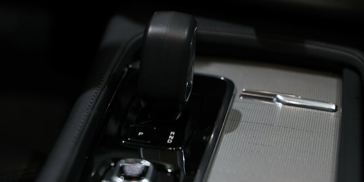Volvo XC90 RECHARGE P-HEV AWD T8 R-DESIGN-DARK 7-SITZE 57.000 km 48.444 &euro; Hamm 59077