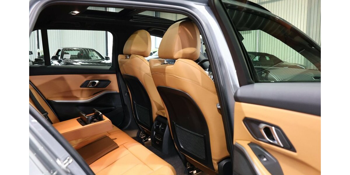 BMW 318d Touring SPORT SHADOW GREY&BROWN / PANORAMA 116.000 km 25.777 &euro; Hamm 59077