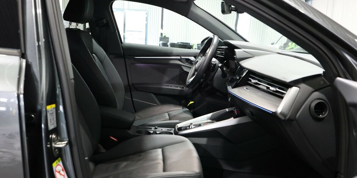 Audi A3 LIMOUSINE 30 TFSI S-LINE MATRIX, VOLL-LEDER 60.000 km 25.555 &euro; Hamm 59077